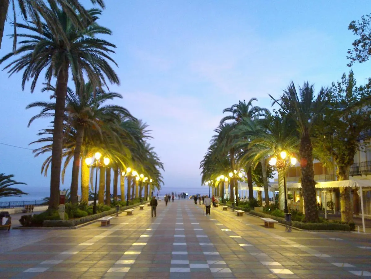 Stella Maris - Sleeps 4 Apartment Nerja